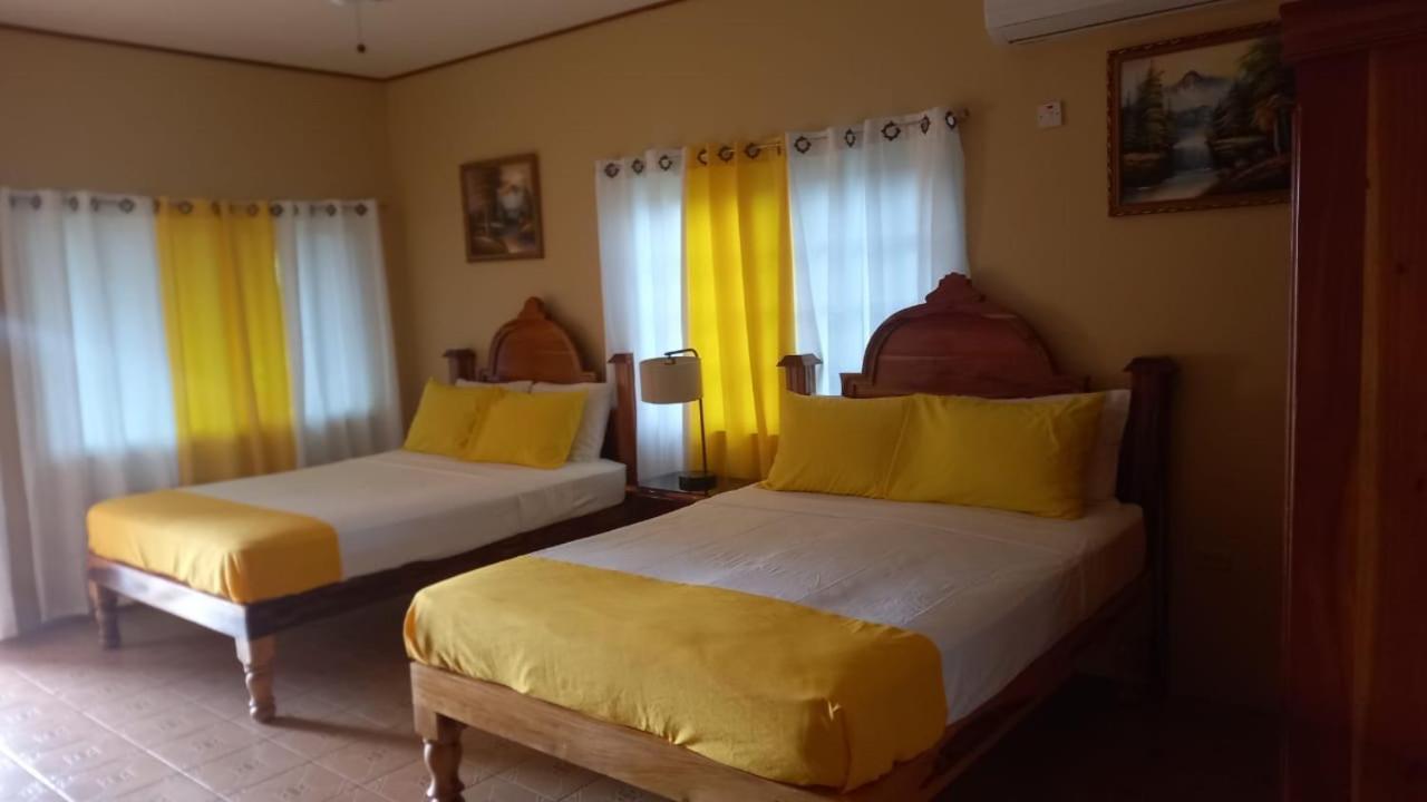 Brytan Villa Treasure Beach Extérieur photo