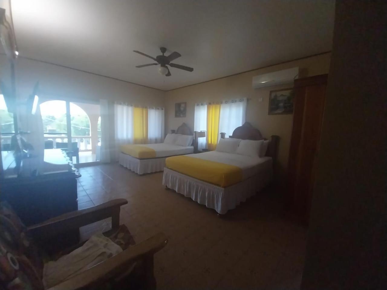 Brytan Villa Treasure Beach Extérieur photo